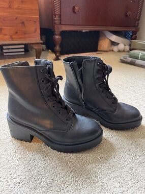 Combat boots
